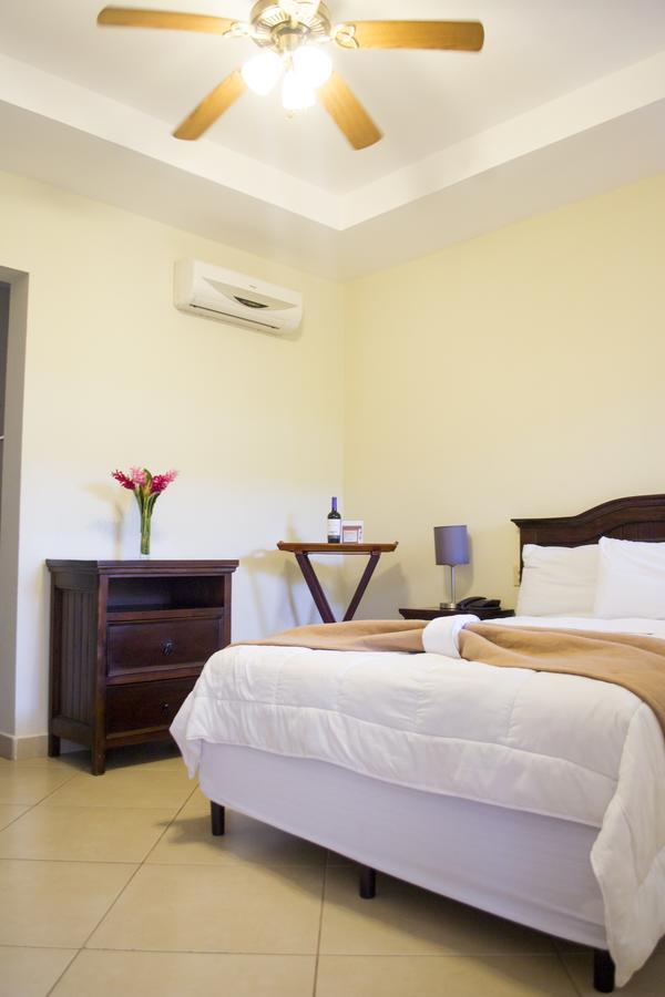 Farallones Hotel Chinandega Buitenkant foto