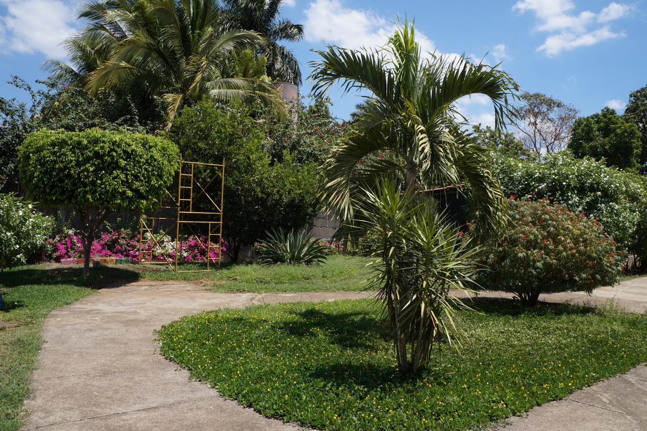 Farallones Hotel Chinandega Buitenkant foto