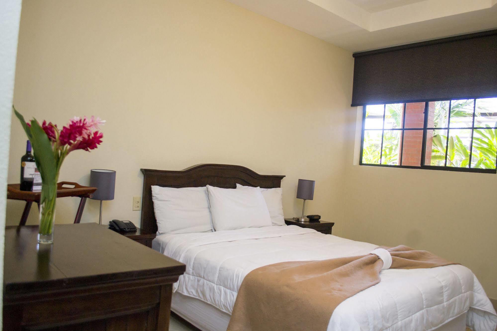 Farallones Hotel Chinandega Buitenkant foto