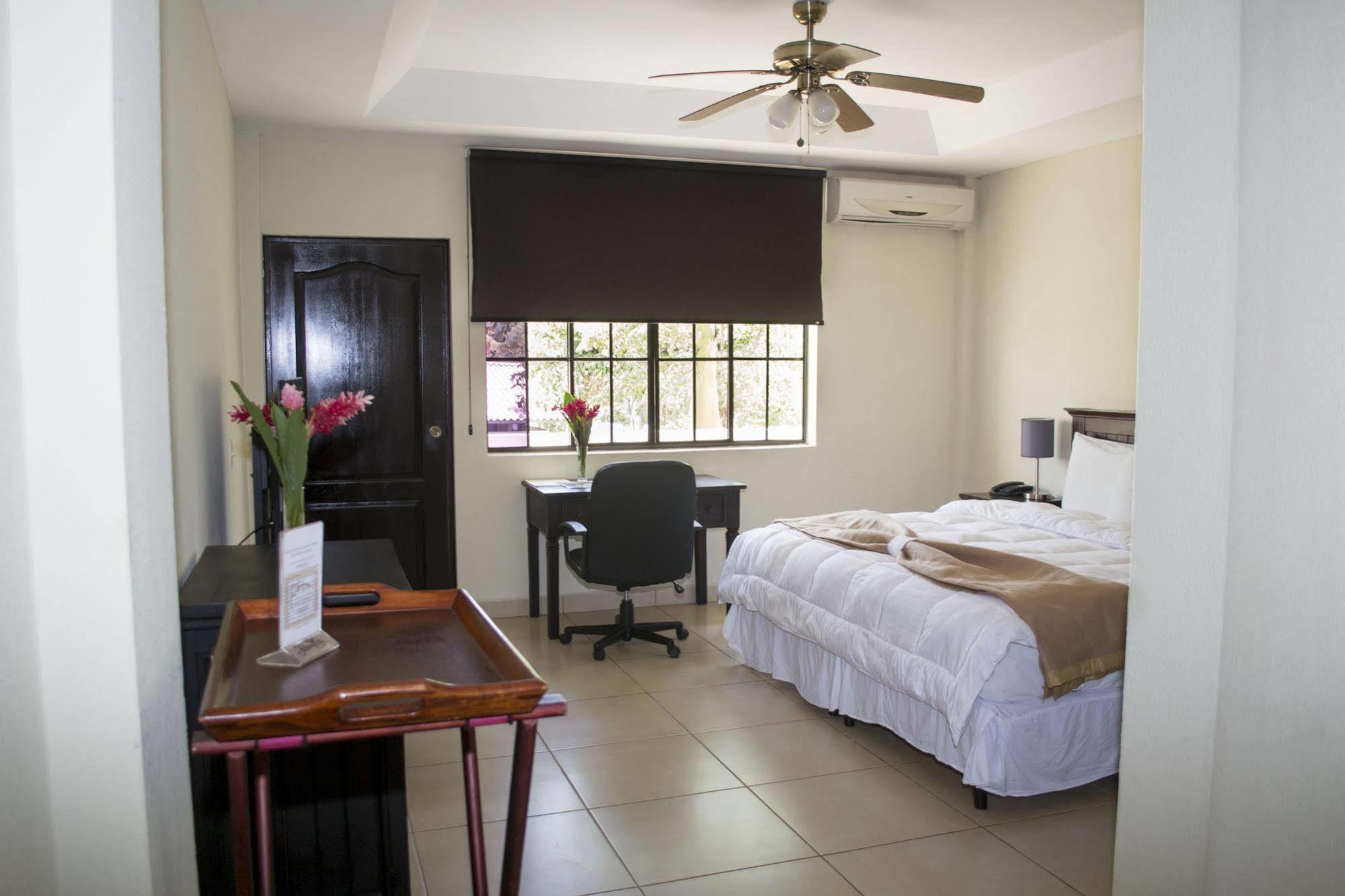 Farallones Hotel Chinandega Buitenkant foto