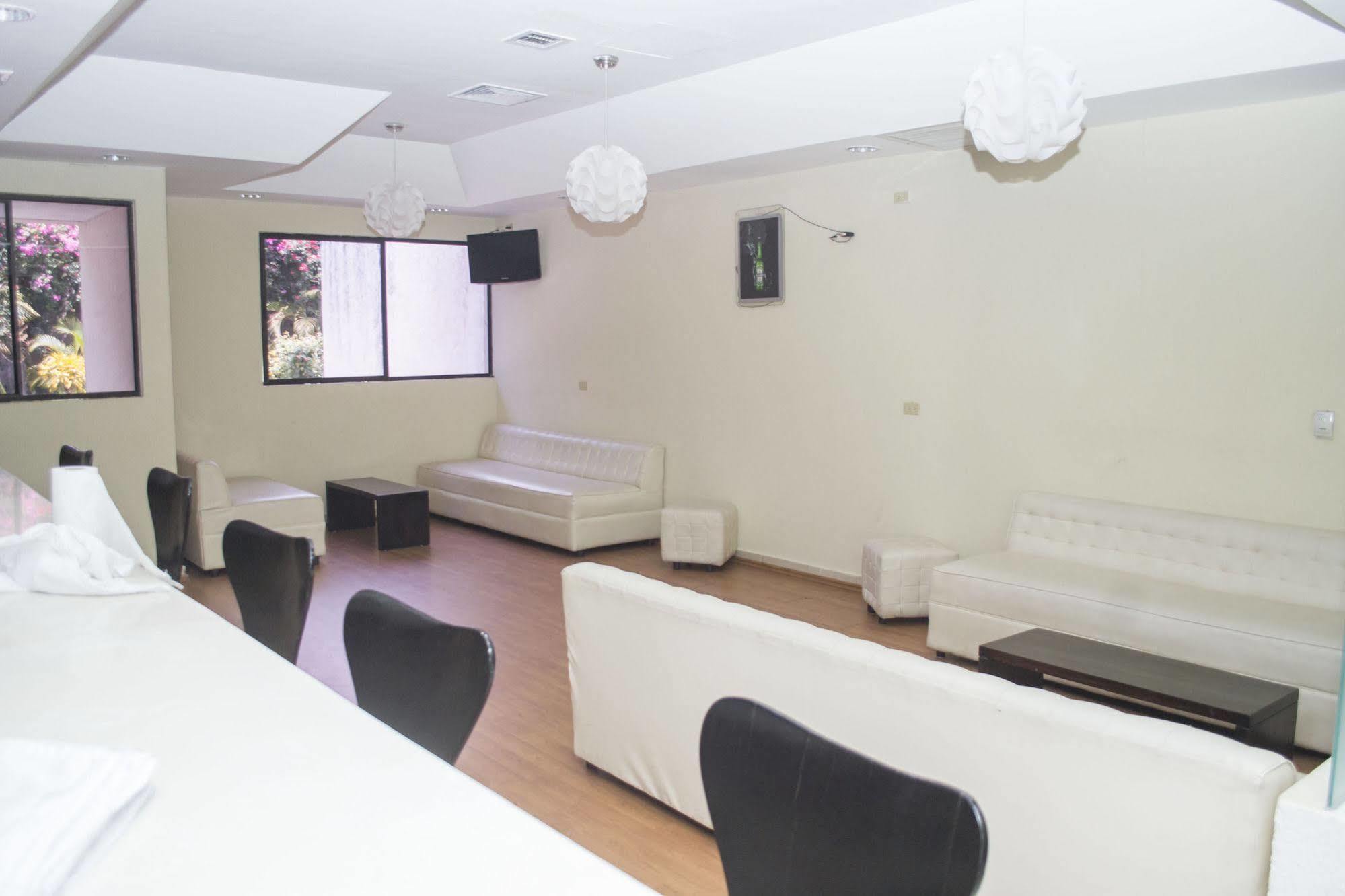 Farallones Hotel Chinandega Buitenkant foto