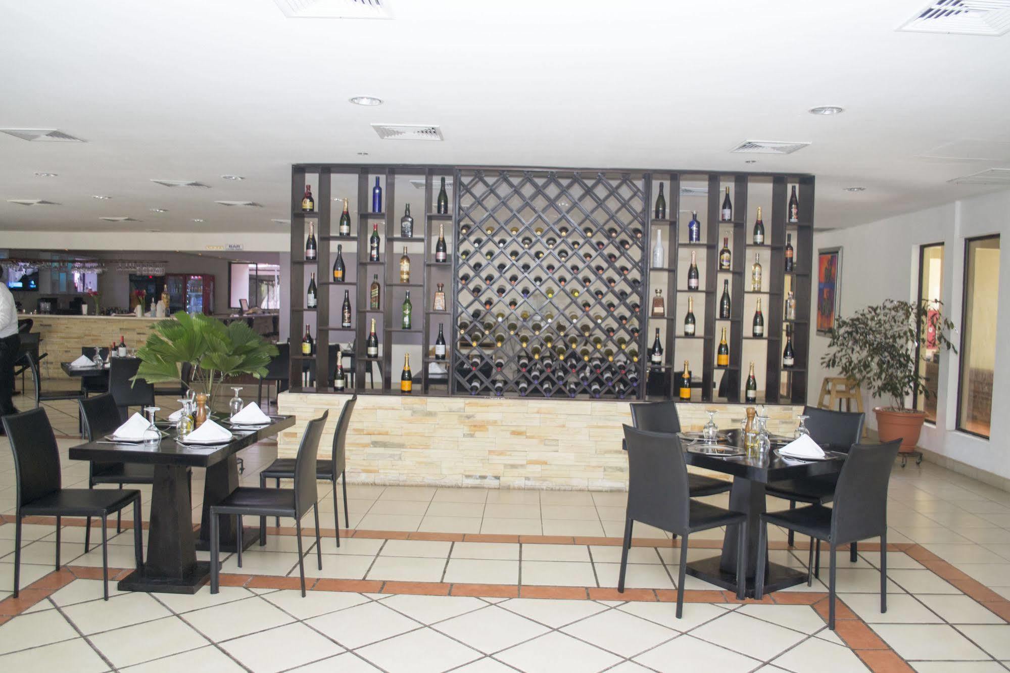 Farallones Hotel Chinandega Buitenkant foto