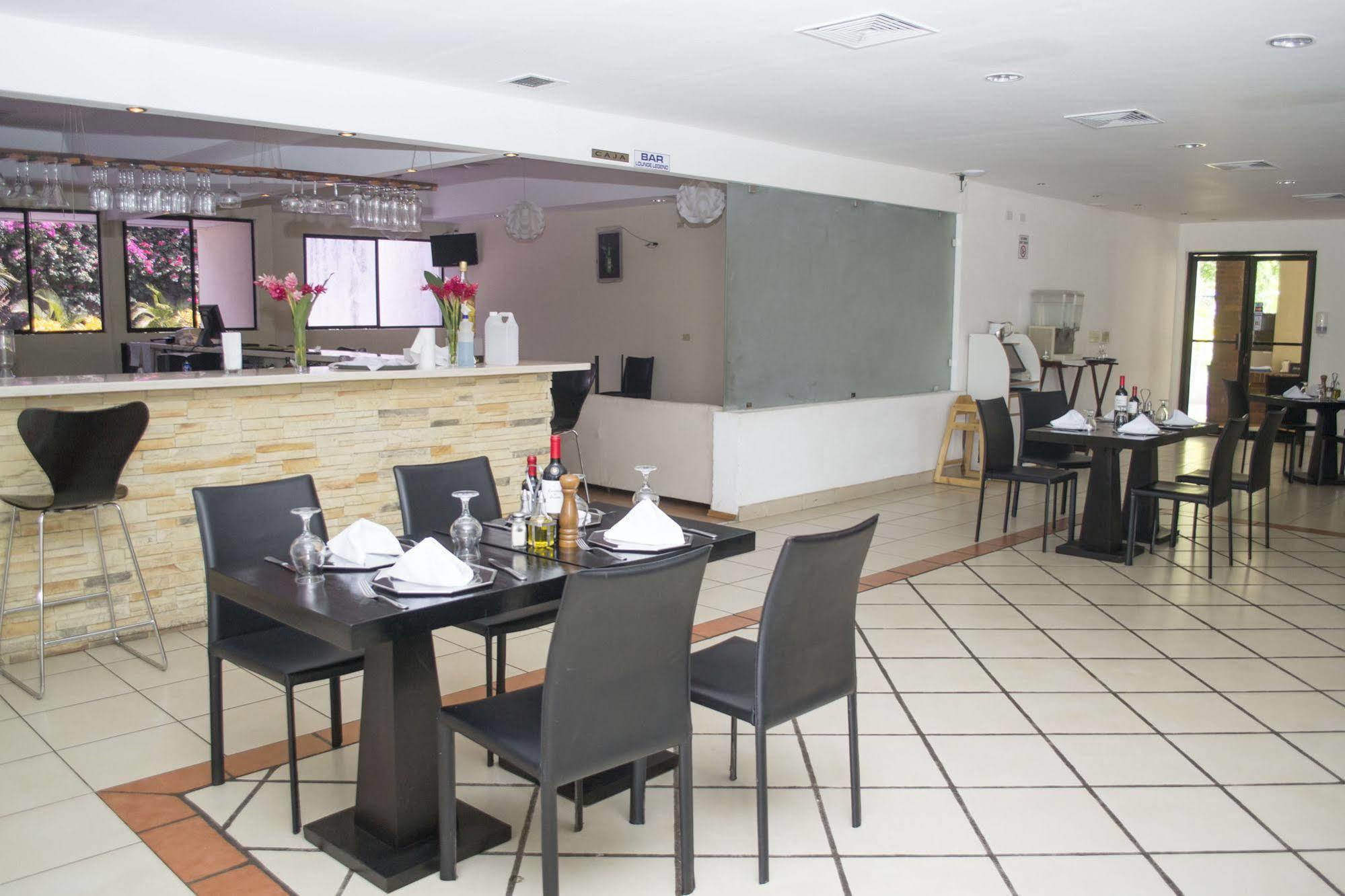 Farallones Hotel Chinandega Buitenkant foto