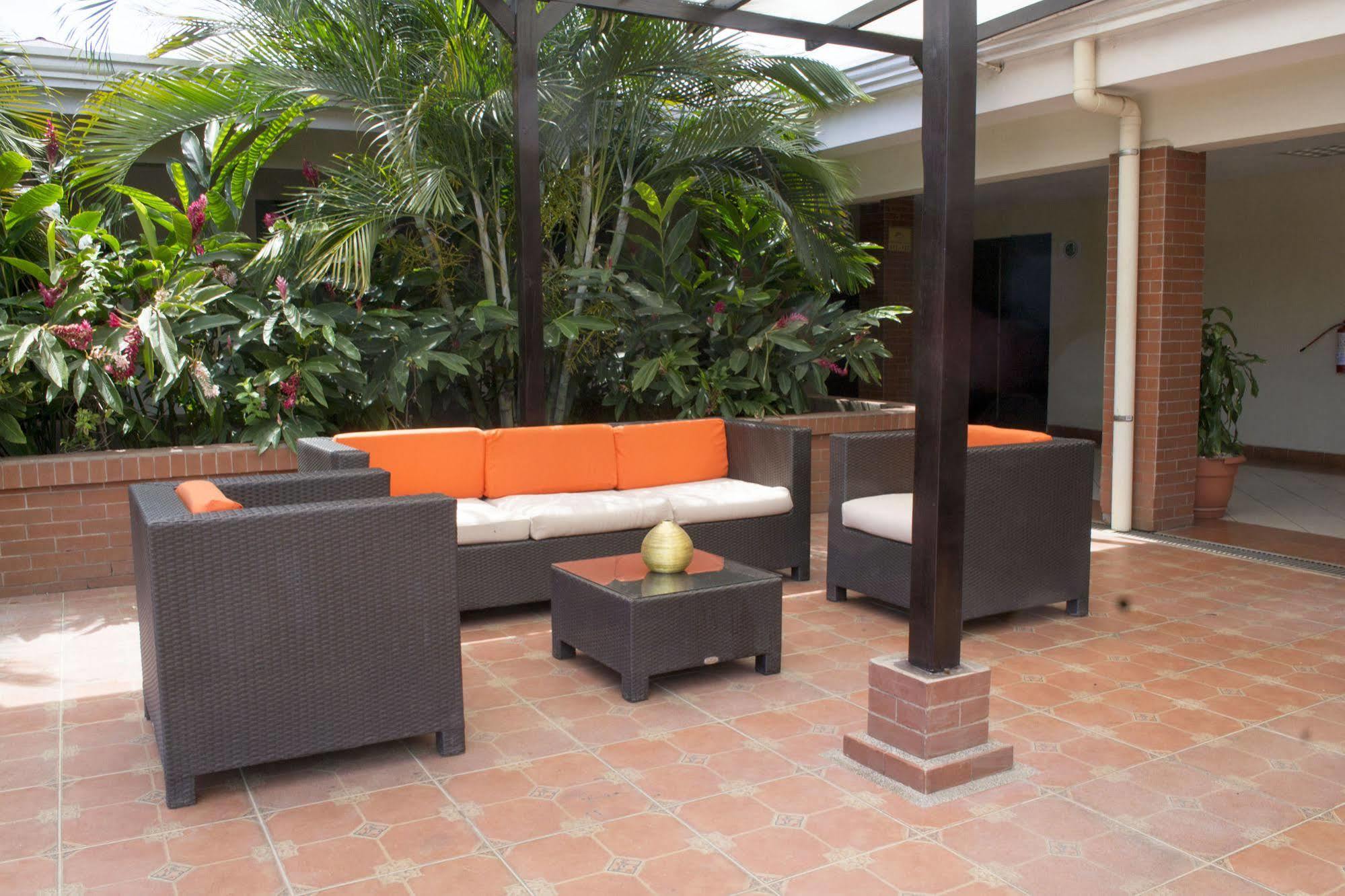 Farallones Hotel Chinandega Buitenkant foto