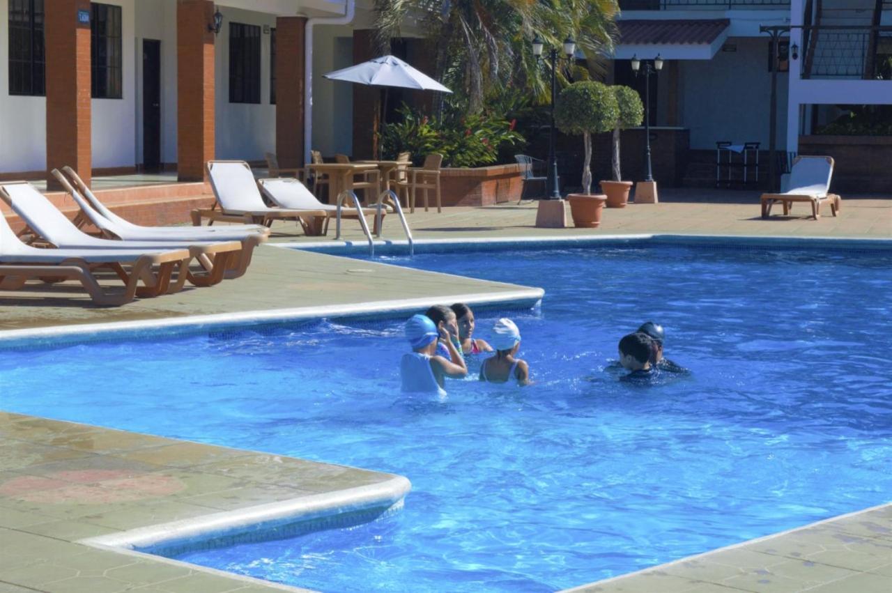 Farallones Hotel Chinandega Buitenkant foto